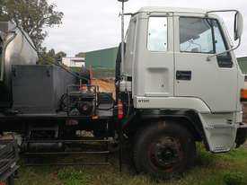 Water truck, 6000 litre stainless steel tank with baffles - picture1' - Click to enlarge