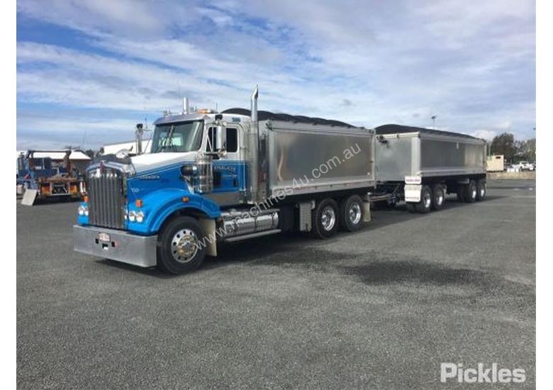caption 2017 Kenworth T409SAR