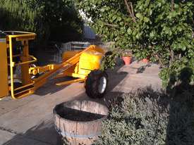Hydralada Compact 300 Elevated Orchard Picker - picture0' - Click to enlarge