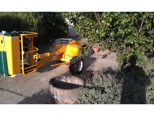 Hydralada Compact 300 Elevated Orchard Picker