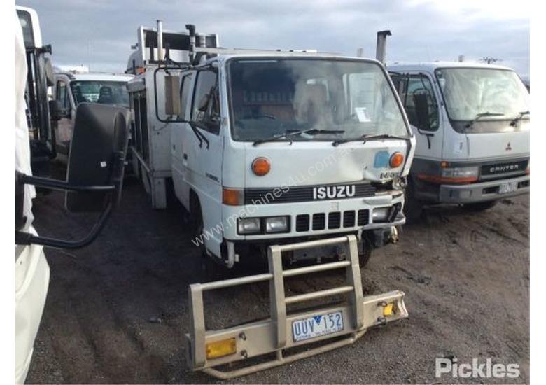 caption 1987 Isuzu NKR57L