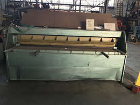 8ft Electric Sheet Metal Guillotine 415 Volt complete with safety gate - picture0' - Click to enlarge
