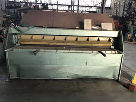 8ft Electric Sheet Metal Guillotine 415 Volt complete with safety gate - picture1' - Click to enlarge