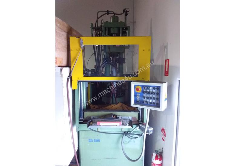 caption Plastic Injection Moulding Machine