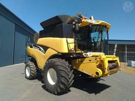 New Holland CR 970 & 42ft Honey Bee Front - picture0' - Click to enlarge