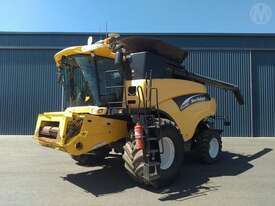 New Holland CR 970 & 42ft Honey Bee Front - picture1' - Click to enlarge