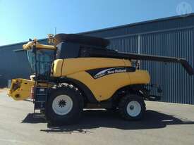 New Holland CR 970 & 42ft Honey Bee Front - picture2' - Click to enlarge