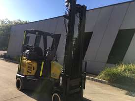 2.0T CNG Narrow Aisle Forklift - picture0' - Click to enlarge