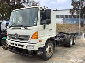 2011 Hino FM1J - picture2' - Click to enlarge
