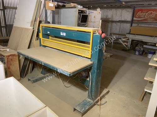 Postformer pinch roller mason mitre machine