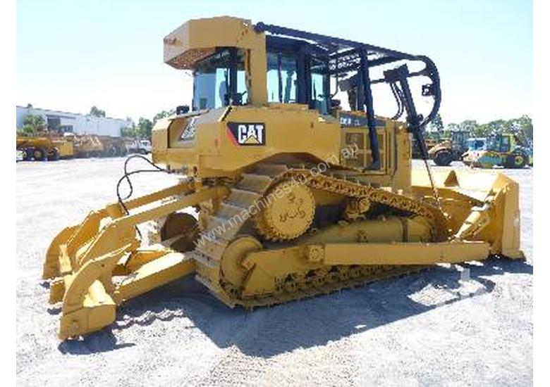 caption CATERPILLAR D6R Crawler Tractor