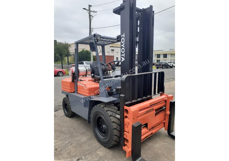 Used Toyota Forklift for sale 4500kg Toyota 4 5 Ton 3700mm mast 2400mm