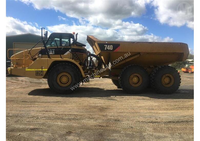 caption Caterpillar 740
