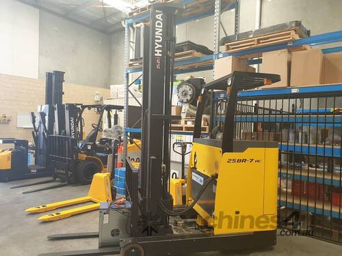 HYUNDAI used 25BR-7 AC forklift for sale