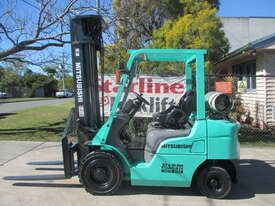 Mitsubishi Grendia 2.5ton Repainted Used Forklift #1559 - picture0' - Click to enlarge