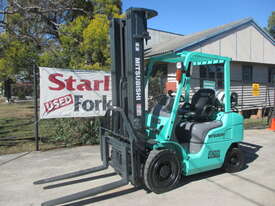 Mitsubishi Grendia 2.5ton Repainted Used Forklift #1559 - picture0' - Click to enlarge