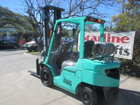 Mitsubishi Grendia 2.5ton Repainted Used Forklift #1559 - picture2' - Click to enlarge