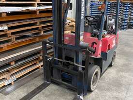   Nissan 1.5T Dual Fuel 3m reach Forklift 1997 NJ01A15 - picture0' - Click to enlarge