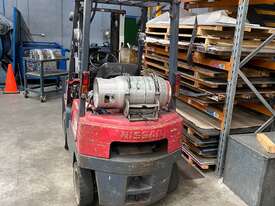   Nissan 1.5T Dual Fuel 3m reach Forklift 1997 NJ01A15 - picture1' - Click to enlarge