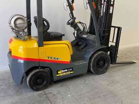 Tcm 2.5 Lpg Container mast forklift - picture0' - Click to enlarge