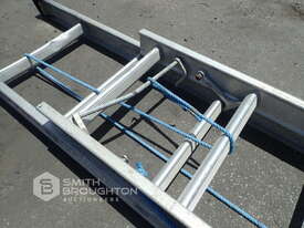 BAILEY 10M EXTENSION LADDER & 5 FOOT STEP LADDER - picture1' - Click to enlarge