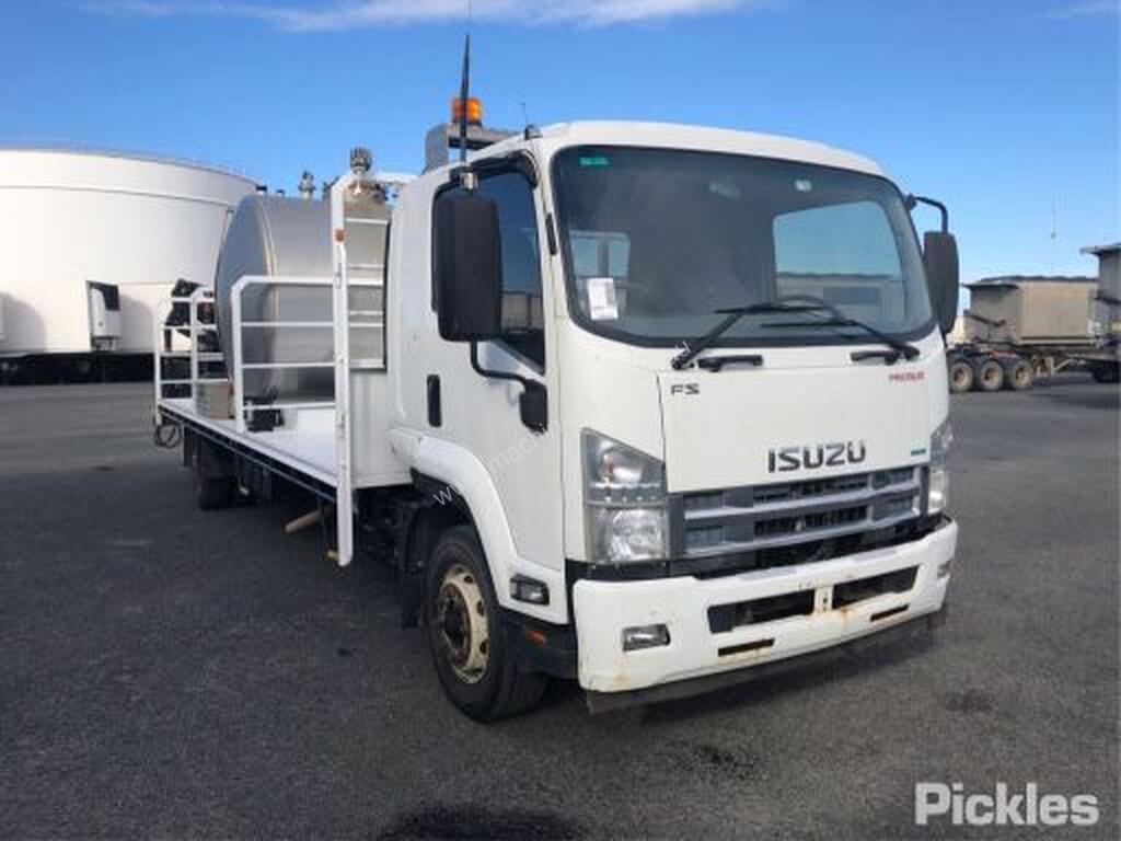 Buy Used Isuzu Isuzu Fsr Lwb Sleeper Cab Trucks In Listed