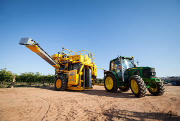 H-Series B152 Tractor Tow Grape Harvester
