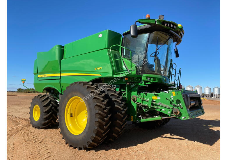caption John Deere S780 Header(Combine) Harvester/Header