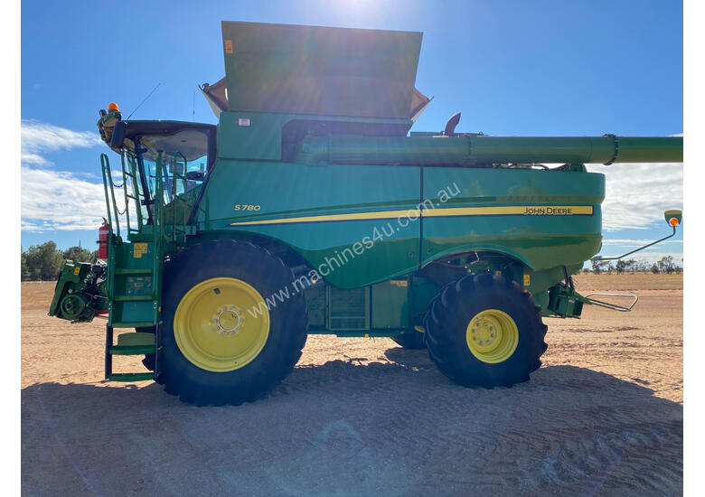 caption John Deere S780 Header(Combine) Harvester/Header