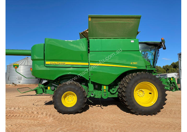 caption John Deere S780 Header(Combine) Harvester/Header