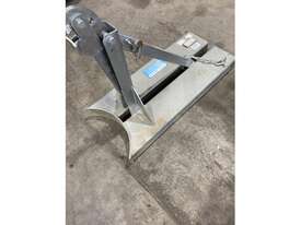 EASTWEST ENGINEERING FORKLIFT DRUM LIFTER - picture0' - Click to enlarge