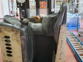 Crown Reach forklift.  - picture2' - Click to enlarge
