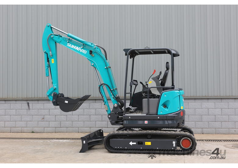 caption LYNFIELD MINI X - Sunward SWE35UF 3.8T Zero swing Canopy mini excavator