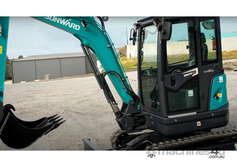 caption LYNFIELD MINI X - Sunward SWE35UF 3.8T Zero swing Canopy mini excavator