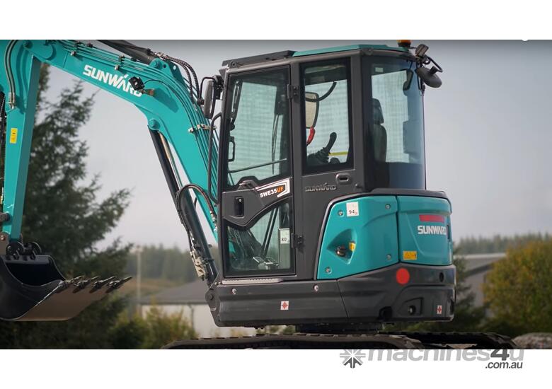caption LYNFIELD MINI X - Sunward SWE35UF 3.8T Zero swing Canopy mini excavator