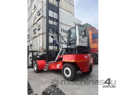 caption CVS FERRARI - HYBRID EMPTY CONTAINER HANDLER **Game Changer** - Hire