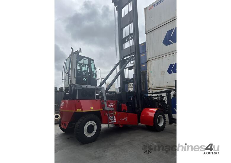 caption CVS FERRARI - HYBRID EMPTY CONTAINER HANDLER **Game Changer** - Hire