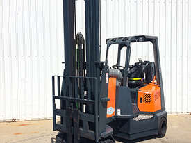 2.0T LPG Narrow Aisle Forklift - picture0' - Click to enlarge