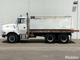 1995 Ford Louisville L8000 - picture1' - Click to enlarge