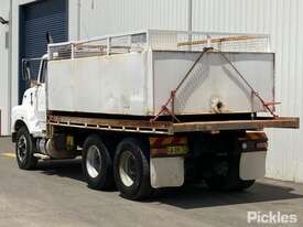 1995 Ford Louisville L8000 - picture2' - Click to enlarge