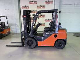 2017 TOYOTA 32-8FG25 DELUXE MODEL   LPG GAS FORKLIFT 4700 CONTAINER MAST - picture0' - Click to enlarge