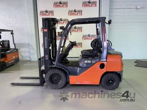 2017 TOYOTA 32-8FG25 DELUXE MODEL   LPG GAS FORKLIFT 4700 CONTAINER MAST