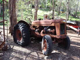 McCORMICK DEERING TRACTOR - picture0' - Click to enlarge