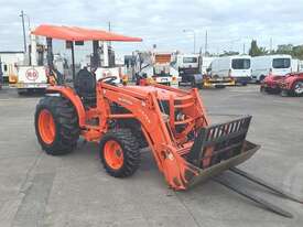 Kubota L4240 - picture0' - Click to enlarge