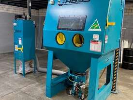 Abrasive Blasting Cabinet - picture0' - Click to enlarge