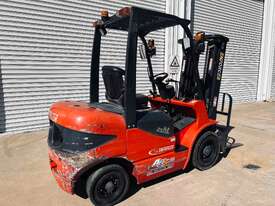 Diesel Forklift with Container Mast - picture0' - Click to enlarge