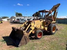 1984 CASE 580 SUPER E BACKHOE - picture1' - Click to enlarge