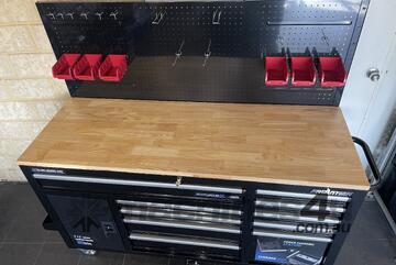 Work Bench 1575mm on wheels with tool board