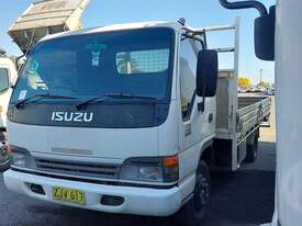 Isuzu NPR - picture1' - Click to enlarge