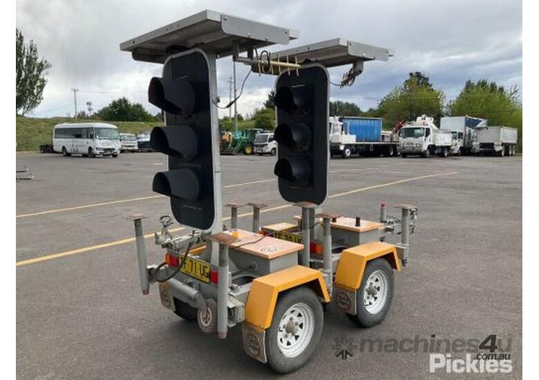 Used 2019 Data Signs 2019 Data Signs Data Sign C Solar Powered Traffic